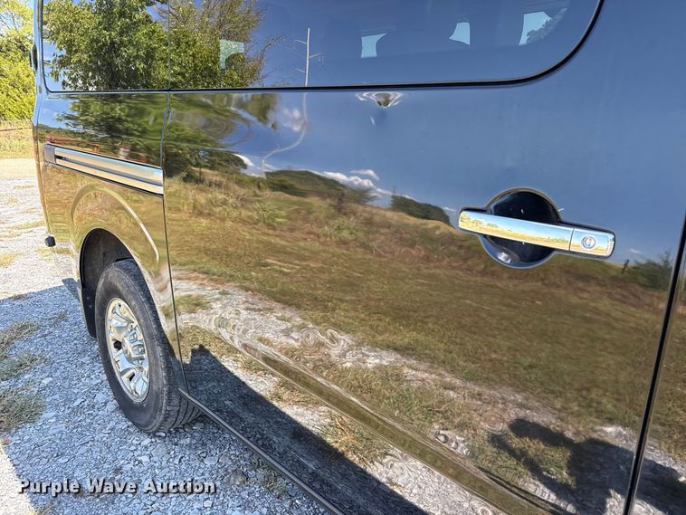 image for item FC4331 2016 Nissan NV3500 van