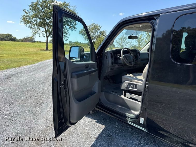 image for item FC4331 2016 Nissan NV3500 van