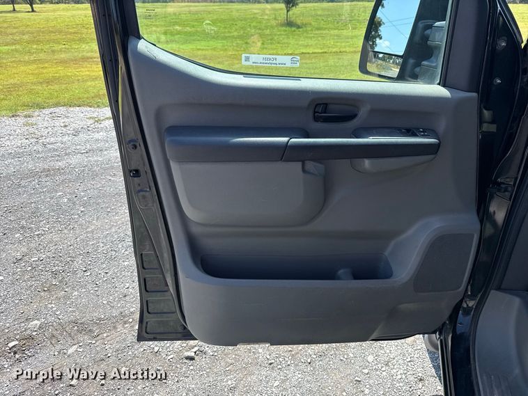 image for item FC4331 2016 Nissan NV3500 van