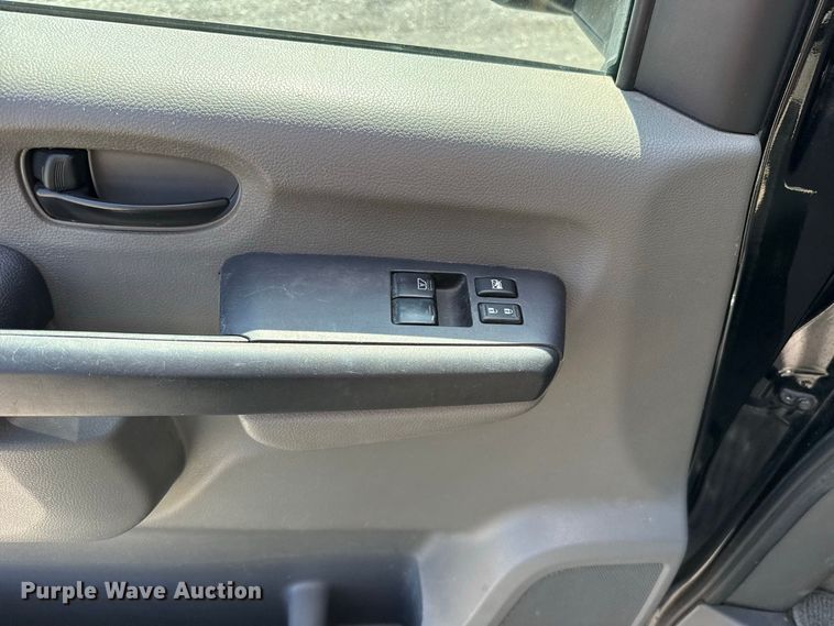 image for item FC4331 2016 Nissan NV3500 van