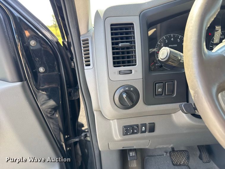 image for item FC4331 2016 Nissan NV3500 van