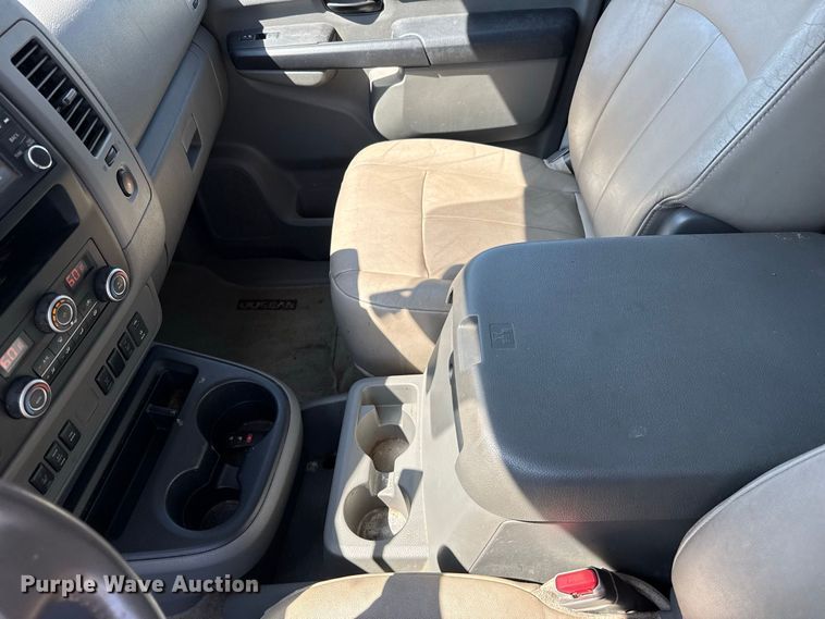 image for item FC4331 2016 Nissan NV3500 van