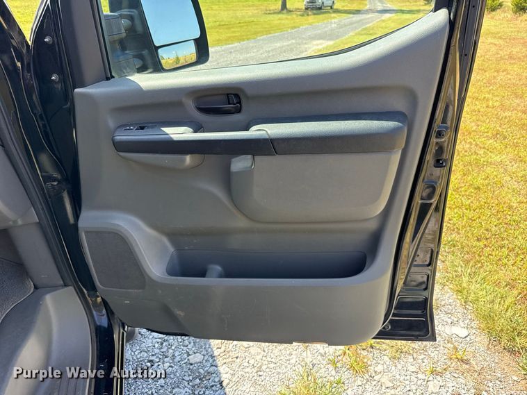 image for item FC4331 2016 Nissan NV3500 van