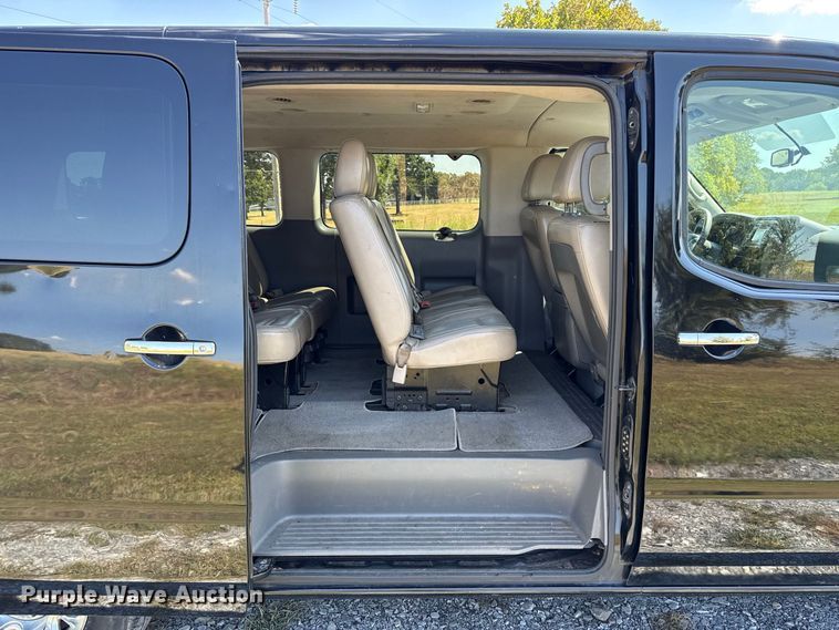 image for item FC4331 2016 Nissan NV3500 van