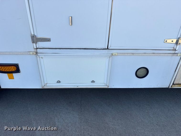 image for item FC4333 2014 Ford E-450 shuttle bus
