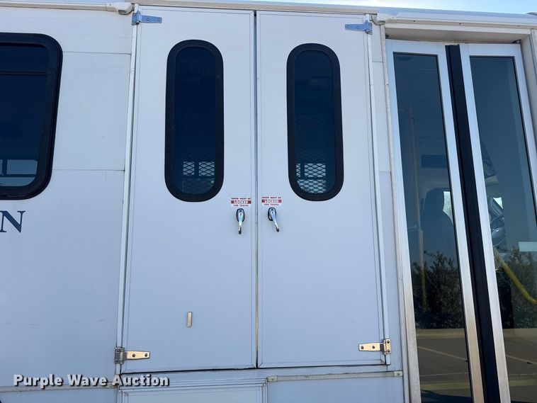 image for item FC4333 2014 Ford E-450 shuttle bus