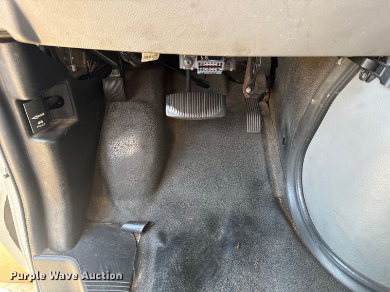 image for item FC4333 2014 Ford E-450 shuttle bus