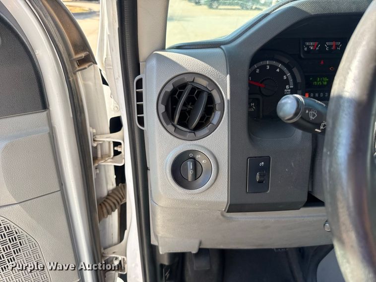 image for item FC4333 2014 Ford E-450 shuttle bus
