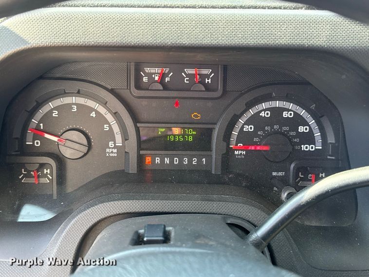 image for item FC4333 2014 Ford E-450 shuttle bus