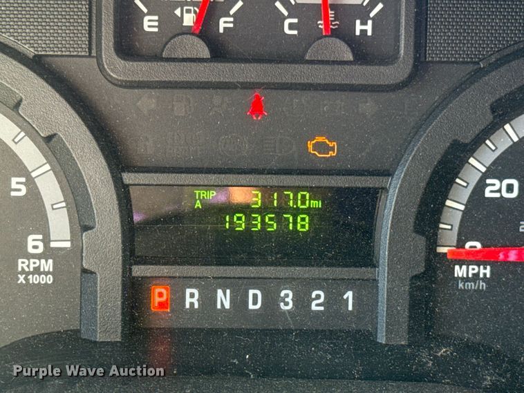 image for item FC4333 2014 Ford E-450 shuttle bus