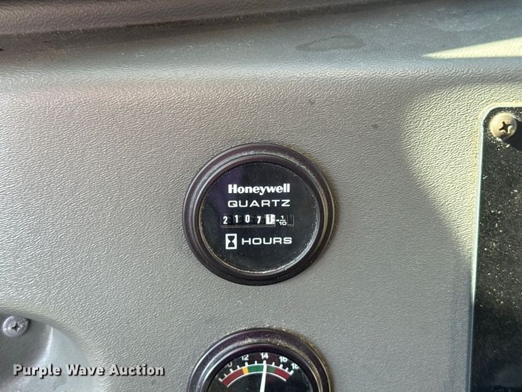 image for item FC4333 2014 Ford E-450 shuttle bus