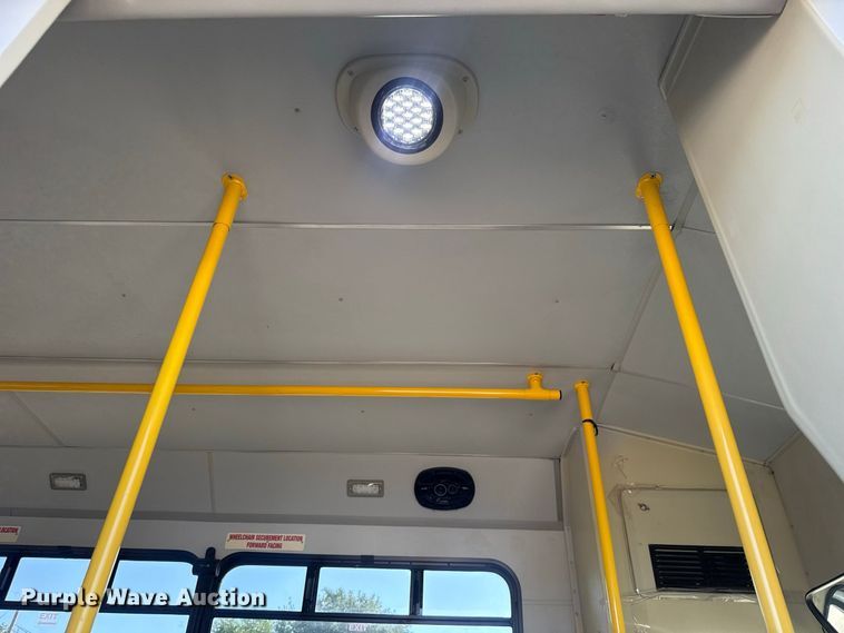image for item FC4333 2014 Ford E-450 shuttle bus
