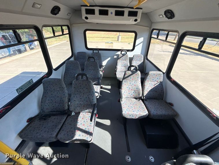 image for item FC4333 2014 Ford E-450 shuttle bus
