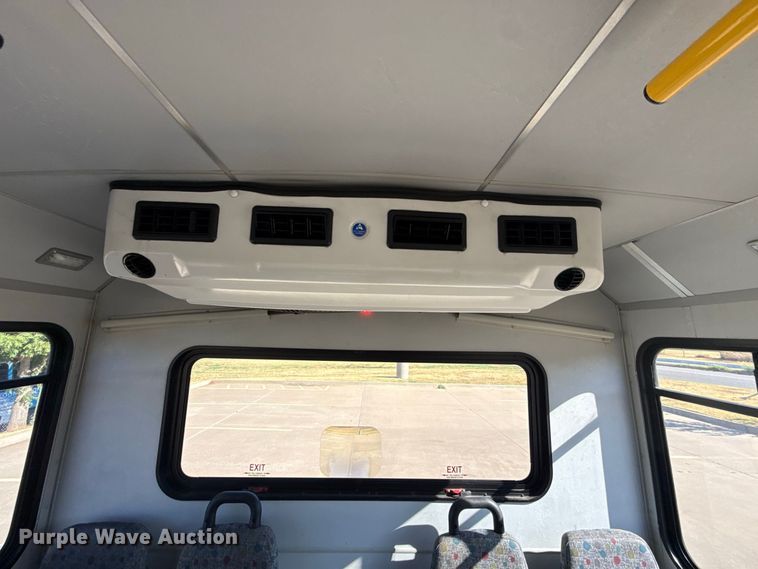 image for item FC4333 2014 Ford E-450 shuttle bus