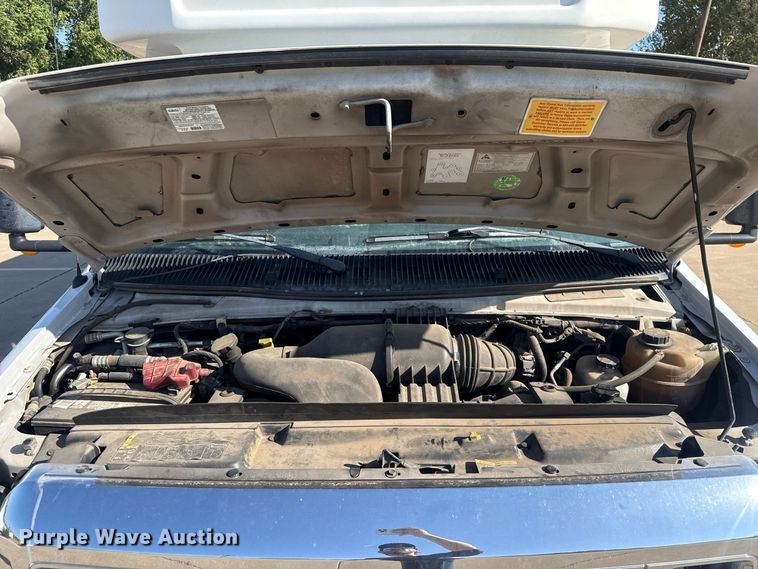 image for item FC4333 2014 Ford E-450 shuttle bus