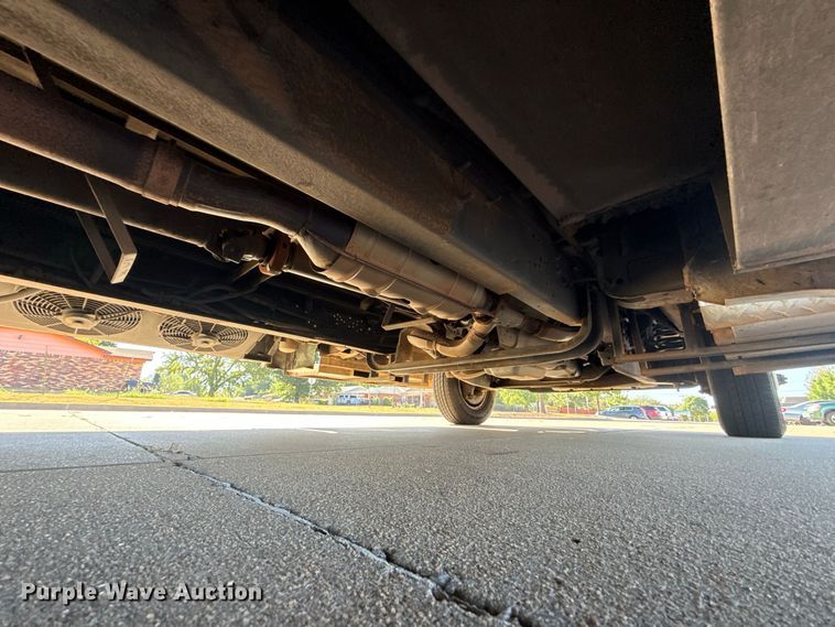 image for item FC4333 2014 Ford E-450 shuttle bus