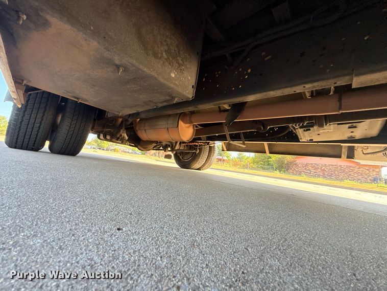 image for item FC4333 2014 Ford E-450 shuttle bus