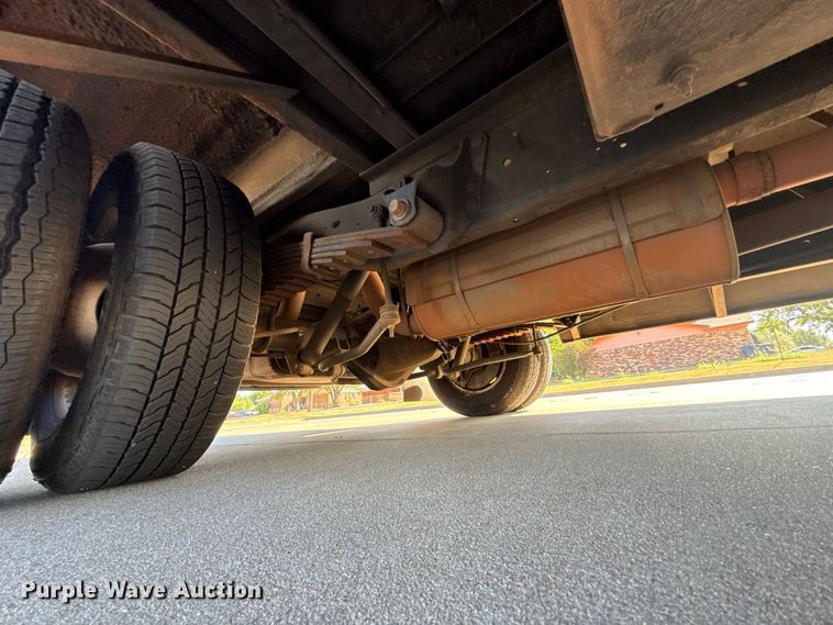 image for item FC4333 2014 Ford E-450 shuttle bus