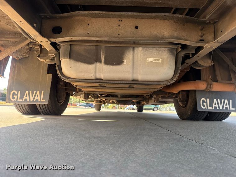 image for item FC4333 2014 Ford E-450 shuttle bus