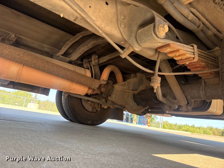 image for item FC4333 2014 Ford E-450 shuttle bus