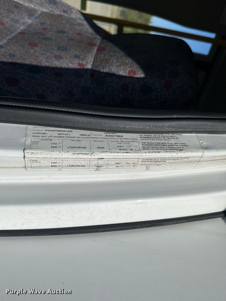 image for item FC4333 2014 Ford E-450 shuttle bus