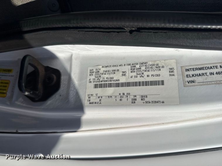 image for item FC4333 2014 Ford E-450 shuttle bus