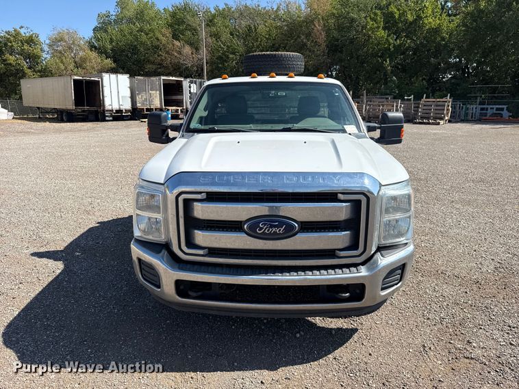 image for item FC4335 2012 Ford F350 Super Duty flatbed pickup truck