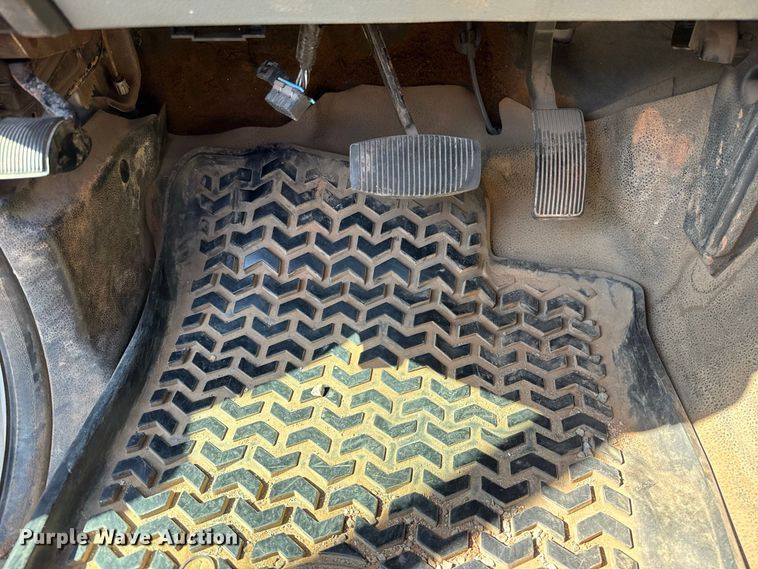 image for item FC4335 2012 Ford F350 Super Duty flatbed pickup truck