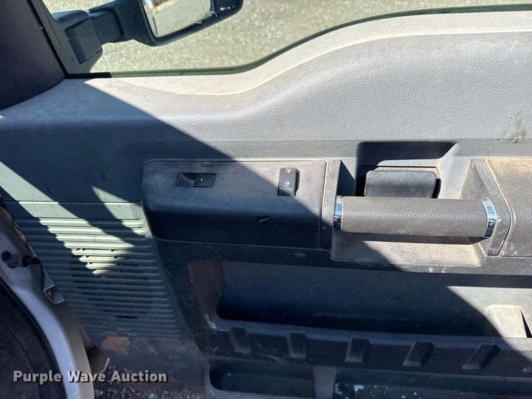 image for item FC4335 2012 Ford F350 Super Duty flatbed pickup truck