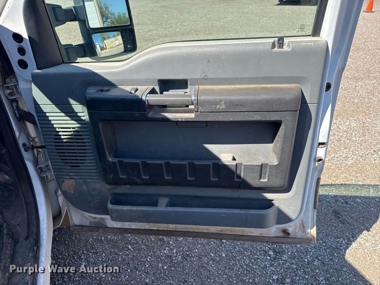 image for item FC4335 2012 Ford F350 Super Duty flatbed pickup truck