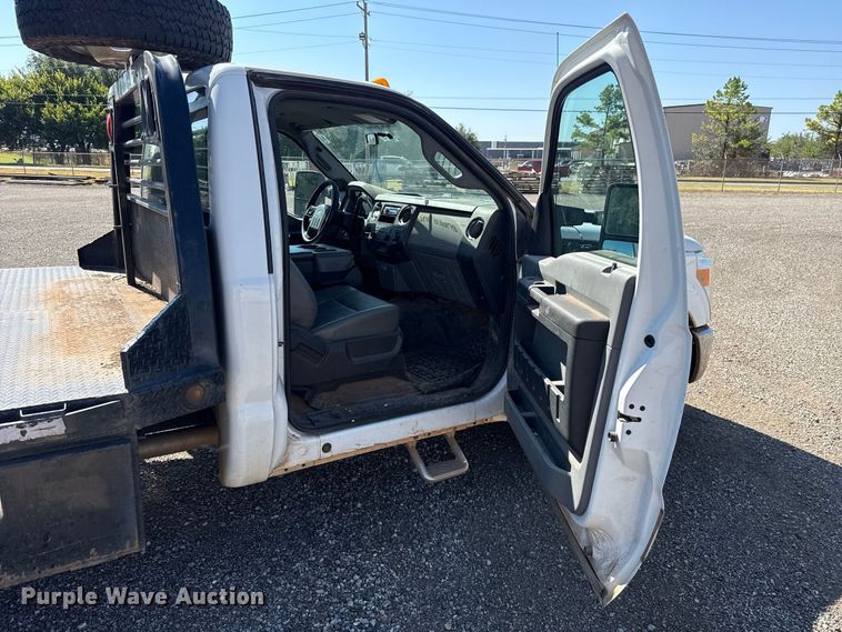 image for item FC4335 2012 Ford F350 Super Duty flatbed pickup truck