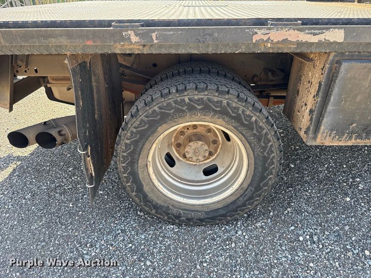 image for item FC4335 2012 Ford F350 Super Duty flatbed pickup truck