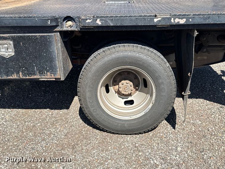 image for item FC4335 2012 Ford F350 Super Duty flatbed pickup truck