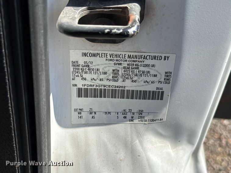 image for item FC4335 2012 Ford F350 Super Duty flatbed pickup truck