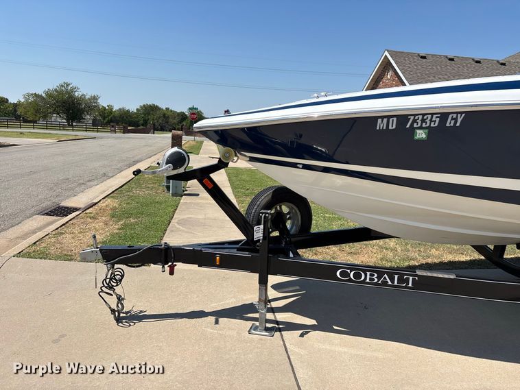 image for item FG0620 1997 Cobalt 252 boat