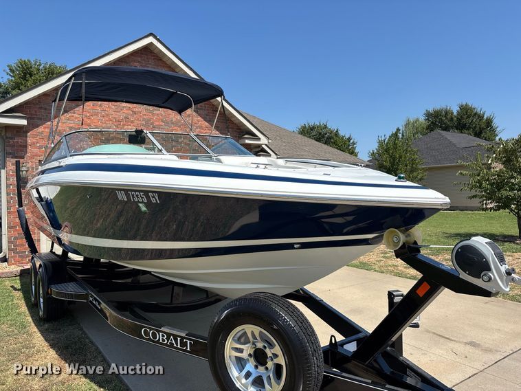 image for item FG0620 1997 Cobalt 252 boat