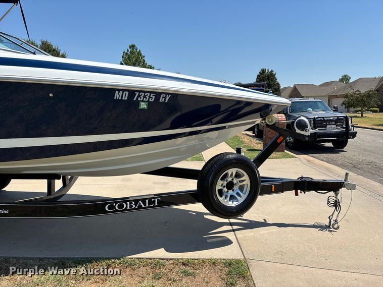 image for item FG0620 1997 Cobalt 252 boat