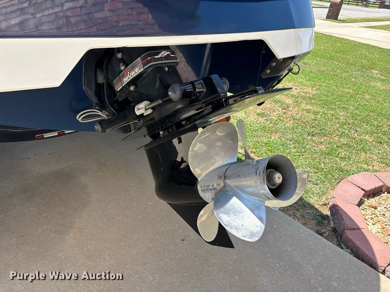 image for item FG0620 1997 Cobalt 252 boat