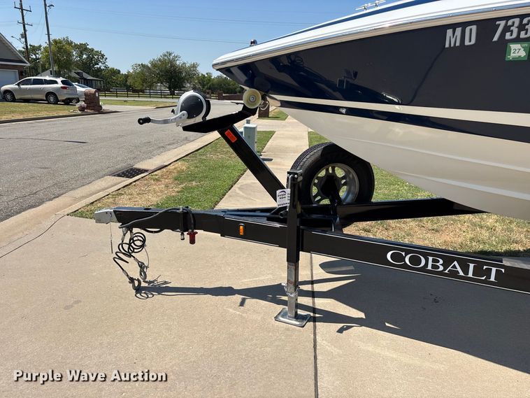 image for item FG0620 1997 Cobalt 252 boat
