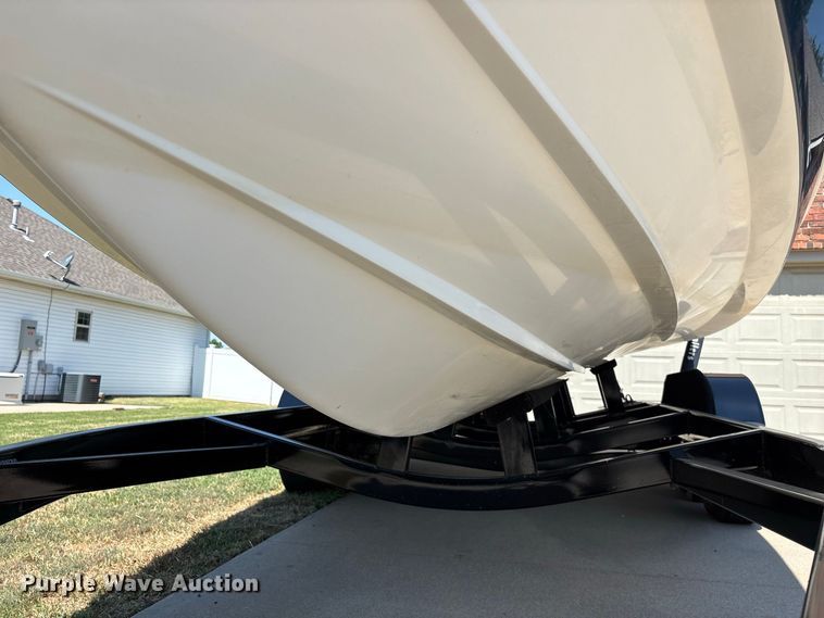 image for item FG0620 1997 Cobalt 252 boat