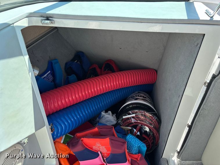image for item FG0620 1997 Cobalt 252 boat