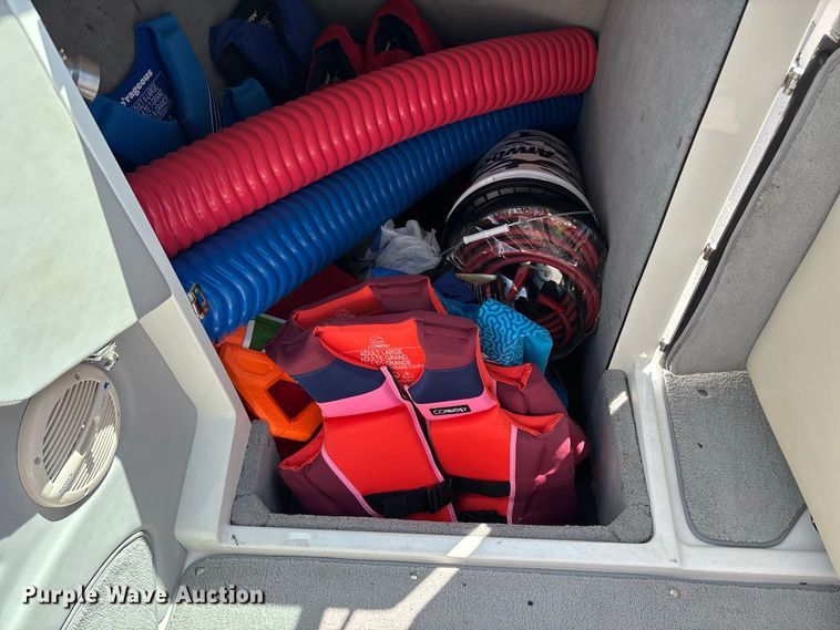 image for item FG0620 1997 Cobalt 252 boat