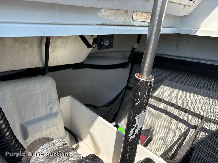 image for item FG0620 1997 Cobalt 252 boat