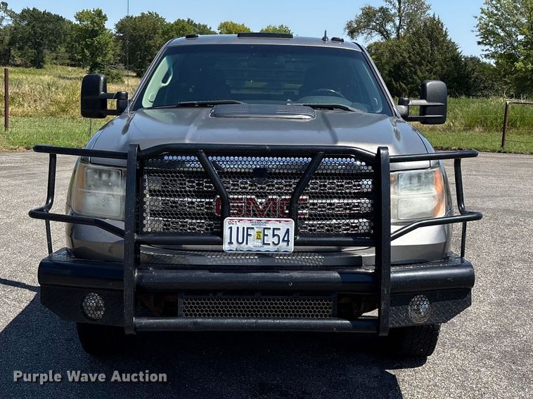 image for item FG0621 2013 GMC Sierra 3500 SLE Crew Cab flatbed pickup truck