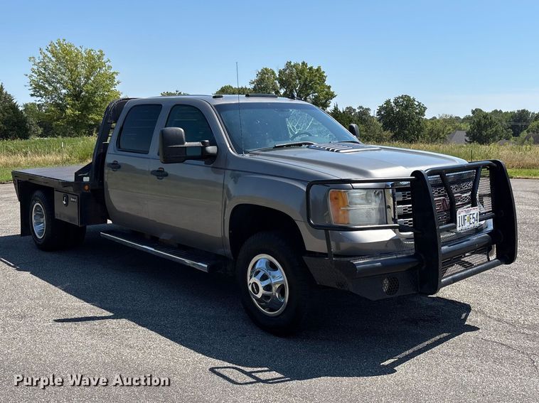 image for item FG0621 2013 GMC Sierra 3500 SLE Crew Cab flatbed pickup truck