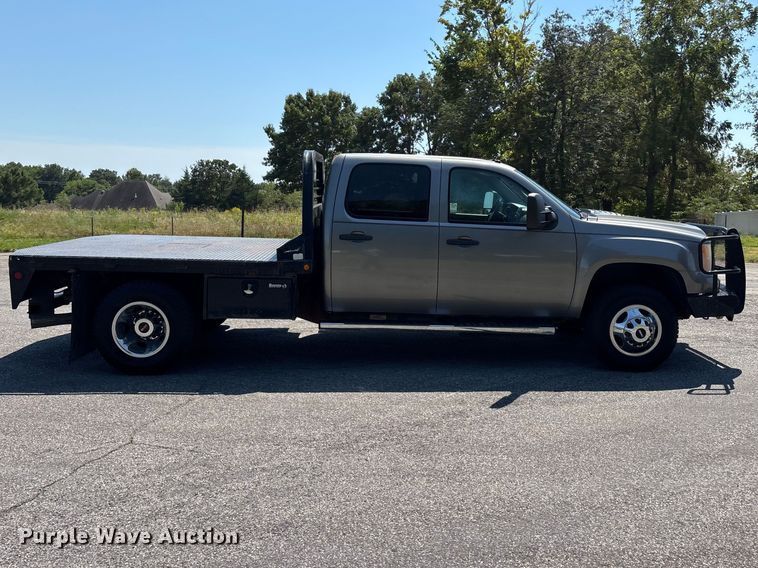 image for item FG0621 2013 GMC Sierra 3500 SLE Crew Cab flatbed pickup truck