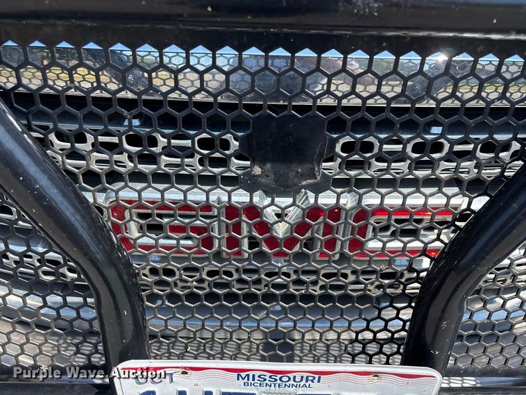 image for item FG0621 2013 GMC Sierra 3500 SLE Crew Cab flatbed pickup truck