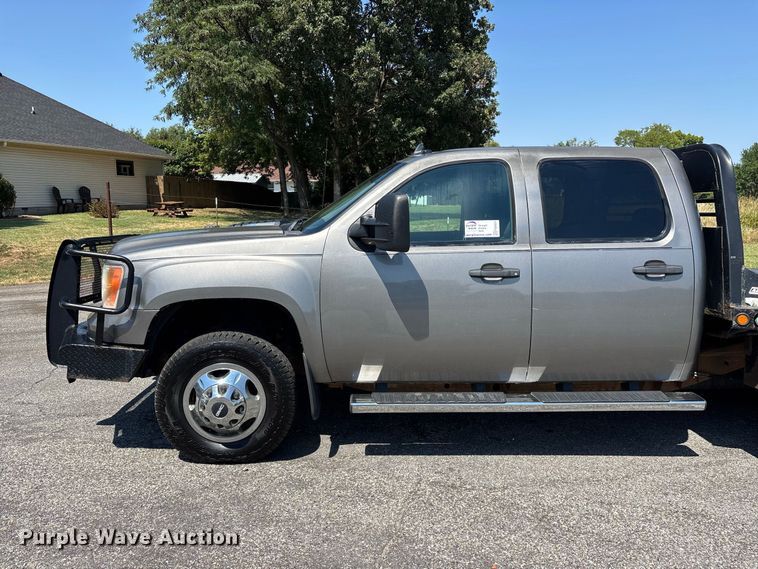 image for item FG0621 2013 GMC Sierra 3500 SLE Crew Cab flatbed pickup truck