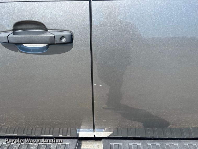 image for item FG0621 2013 GMC Sierra 3500 SLE Crew Cab flatbed pickup truck