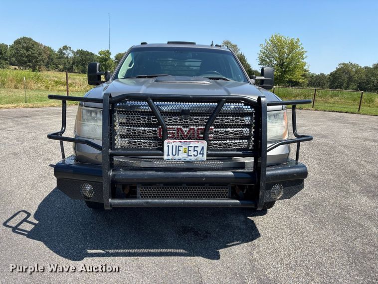 image for item FG0621 2013 GMC Sierra 3500 SLE Crew Cab flatbed pickup truck